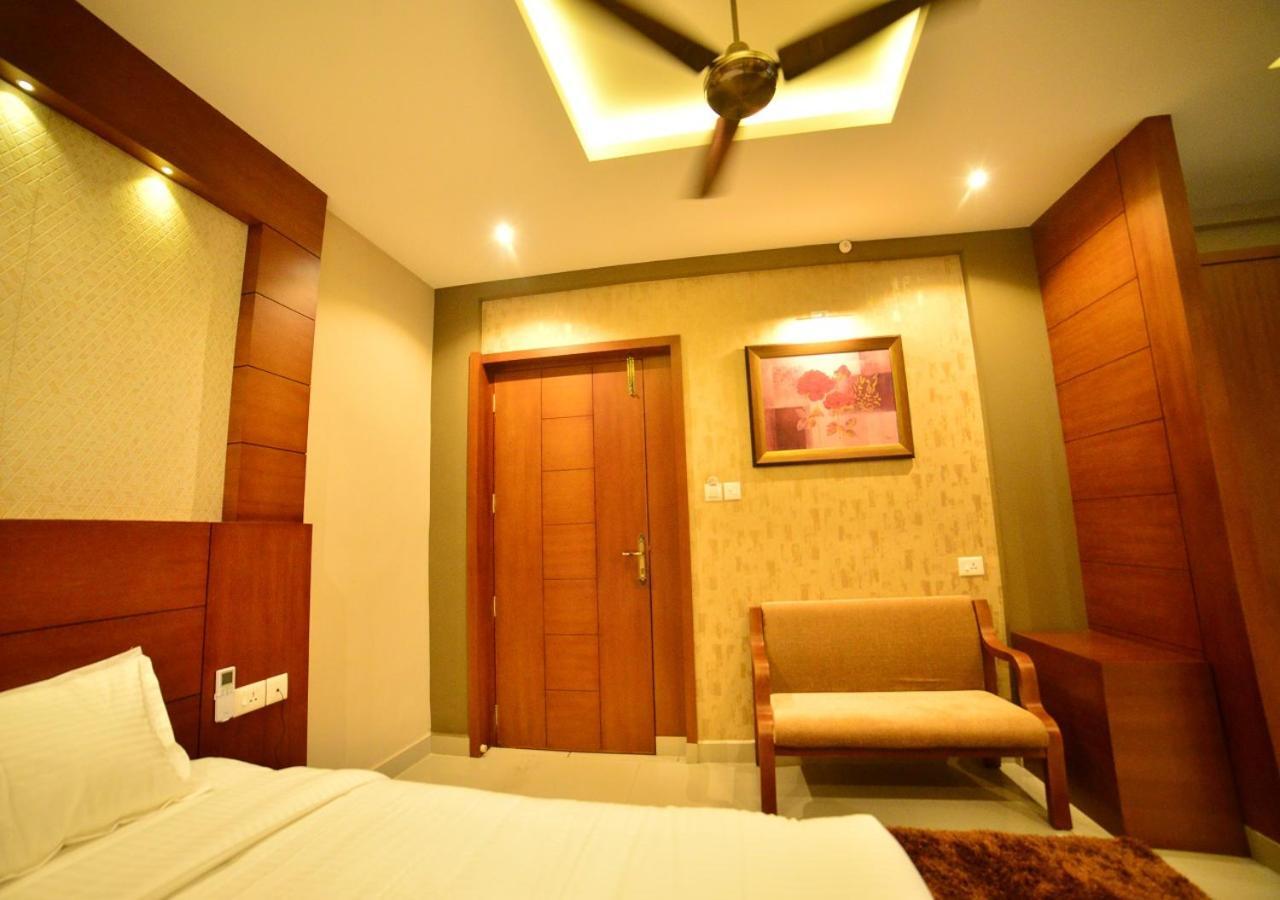 Hotel Priya Kottakkal Exterior foto