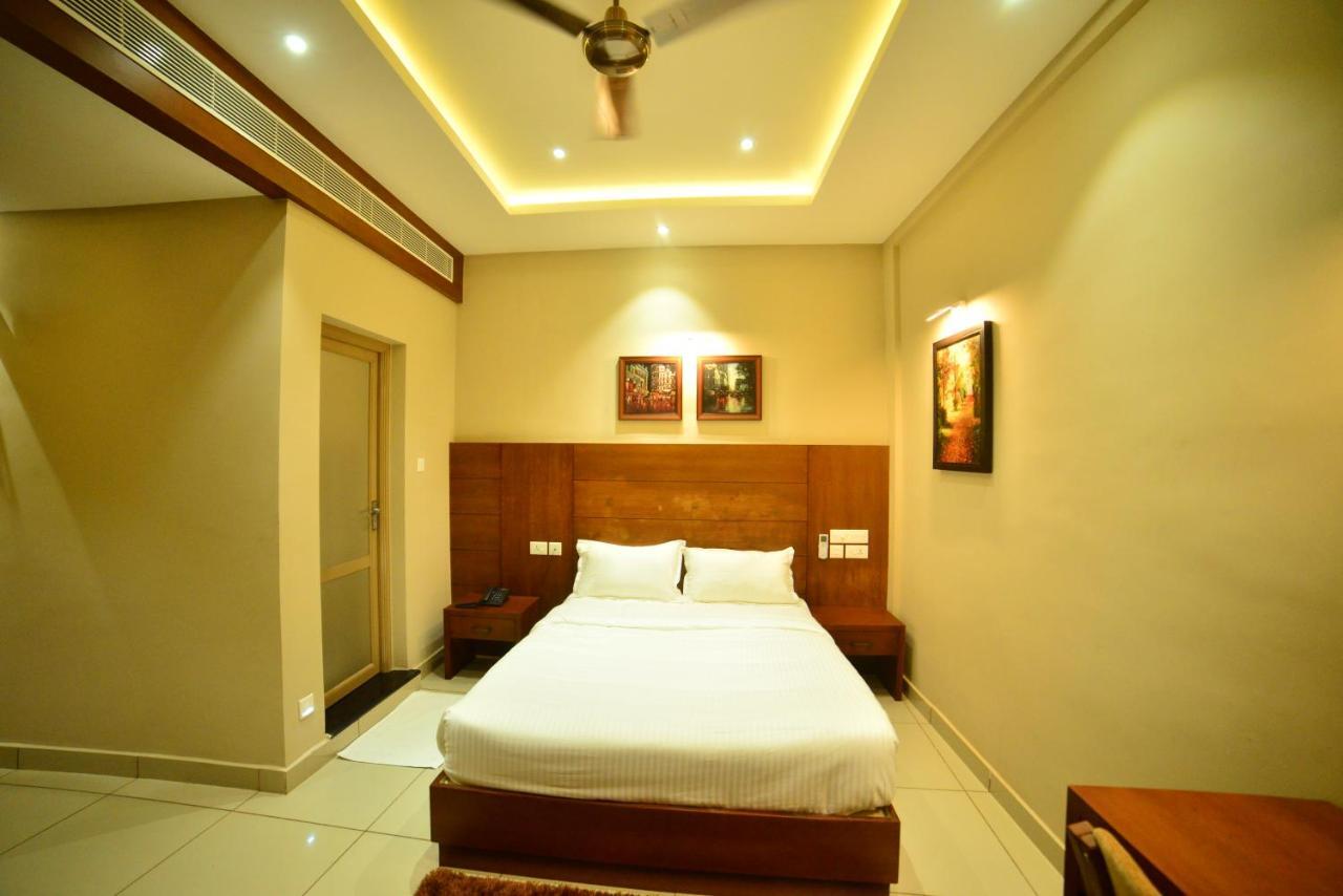 Hotel Priya Kottakkal Exterior foto