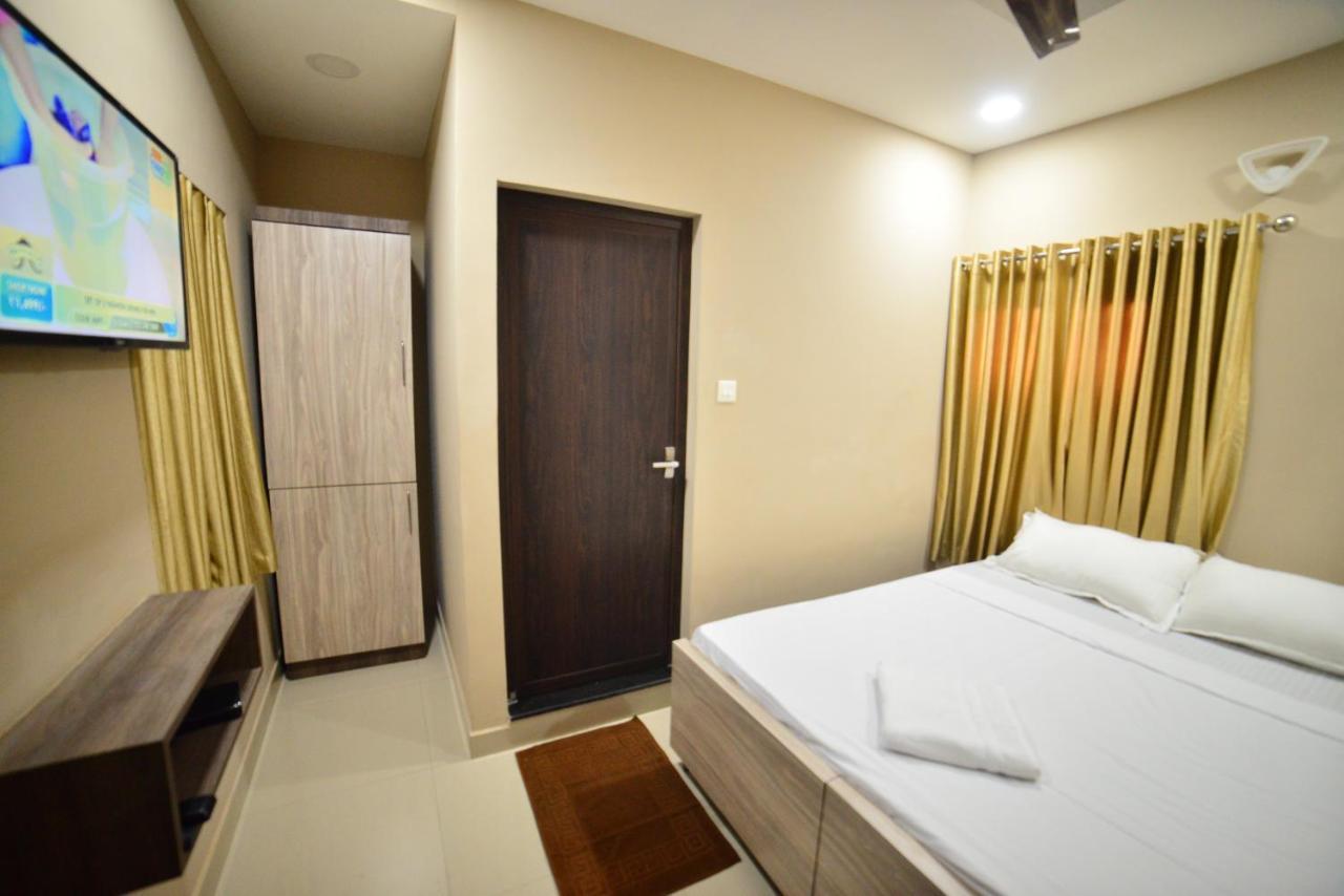 Hotel Priya Kottakkal Exterior foto